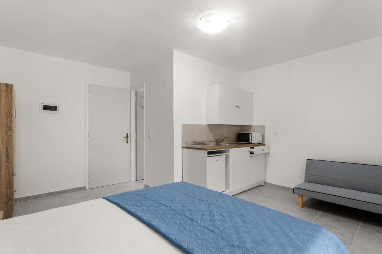 Nikolas Apartments Stoupa Levktron Luaran gambar